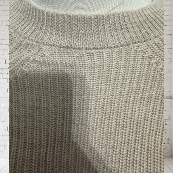 Jessica Simpson Crew Neck Sweater XS NWT | Lightweight Layer + Soft - Picture 2 of 4